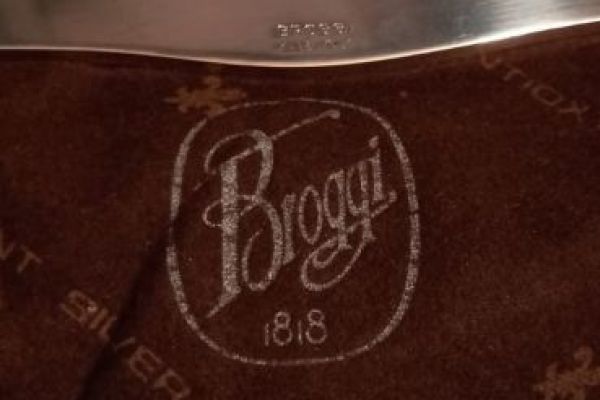 Vassoio ovale placato argento marchiato Broggi made Italy , realizzato per l'Acc vassoioovaleplacatoargentomarc1.jpg