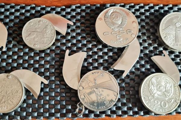 Mini cutter   da collezione   inseriti  in  vecchie monete   bifacciali minicutterdacollezioneinseriti1.jpg