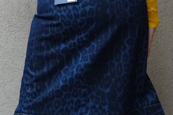 CAVALLI ORIGINAL and NEW! denim skirt size 40 cavallioriginalandnewdenimskir-67e1b1405c05a.jpg